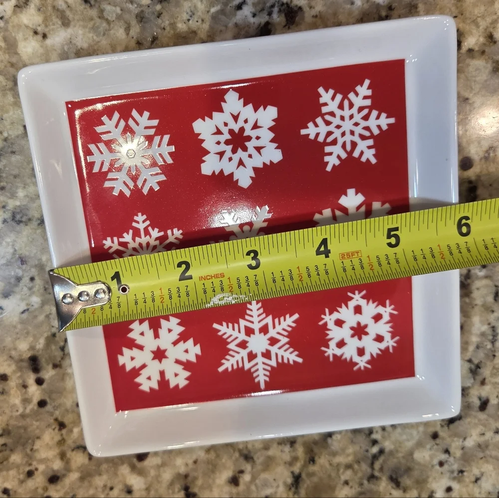 Crate & Barrel 6” Square Snowflake Plates Set 4 Red White Dessert Appetizer